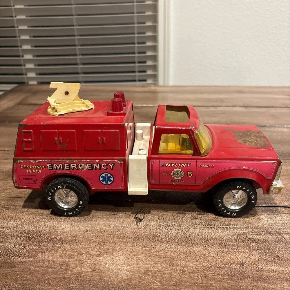 Nylint Fire Department Emergency‎ Response Team Vintage Metal Red Truck